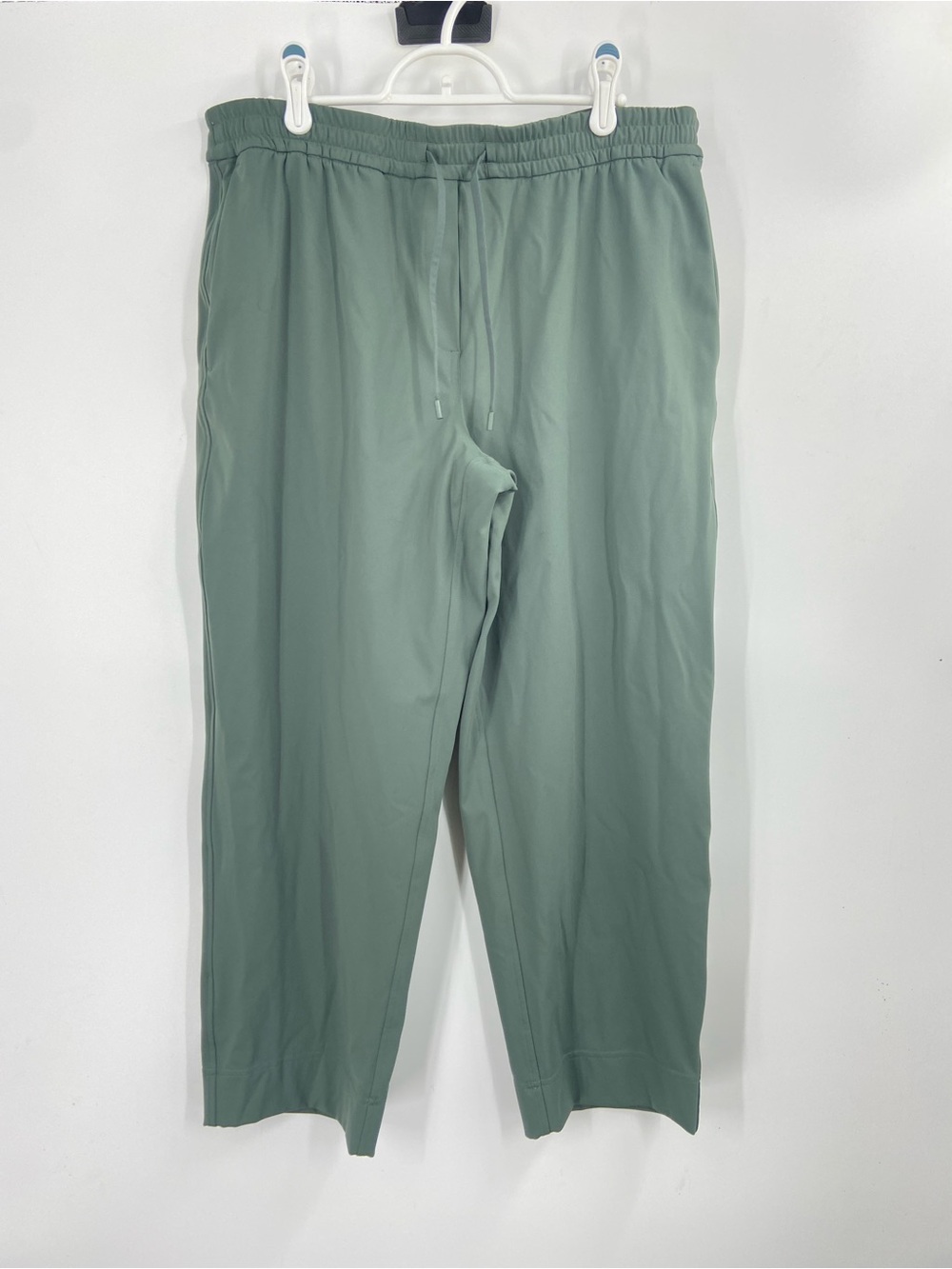 Lululemon Tapered-Leg Mid-Rise Crop 25" *Luxtreme Green Large